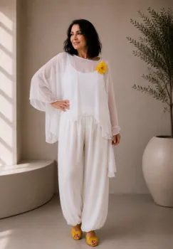 Compleu alb cu pantaloni lejeri balon si bluza fluida cu volane cascada, din matase si vascoza imagine