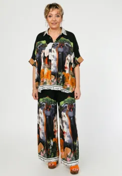Compleu camasa si pantaloni palazzo din vascoza cu matase, cu imprimeu artistic pe fond negru imagine
