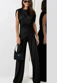 Compleu cu pantaloni, din tricot fin de bumbac, cu bluza in colt si umeri supradimensionati, negru imagine