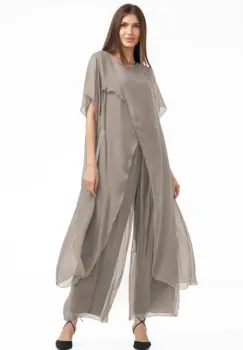 Compleu cu pantaloni lejeri si bluza fluida in colturi lungi, din matase si vascoza, bej inchis imagine