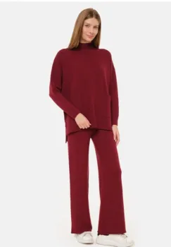 Compleu cu pantaloni si pulover cu gat semiinalt si buzunare, din tricotaj fin, bordo imagine