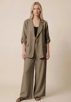 Compleu din in bej inchis, sacou lejer si pantaloni largi, stil minimalist elegant imagine