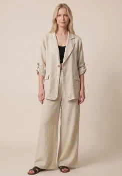 Compleu din in bej, sacou lejer si pantaloni largi, stil minimalist elegant imagine