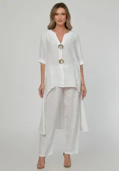 Compleu din in, cu nasturi decorativi, cu pantaloni si bluza tunica mai lunga in spate, alb imagine