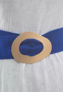 Curea albastra din piele intoarsa naturala cu latime de 8 cm, catarama aurie neregulata imagine