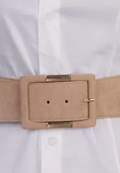 Curea elastica cu piele intoarsa ecologica bej si catarama dreptunghiulara cu decoratiune aurie imagine