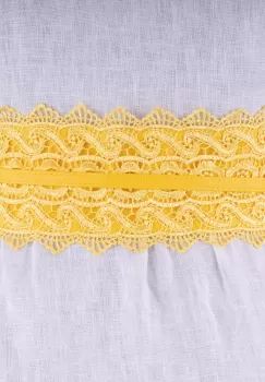 Curea lata de 10 cm petrecuta galbena cu aplicatie din broderie textila imagine
