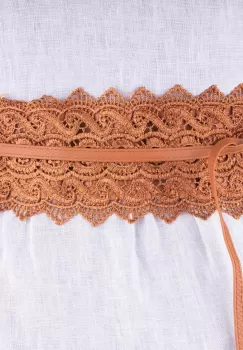 Curea lata de 8 cm petrecuta camel cu aplicatie din broderie textila imagine