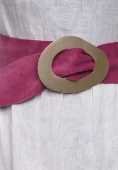 Curea mov zmeura din piele intoarsa naturala cu latime de 8 cm, catarama aurie neregulata imagine