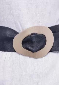 Curea neagra din piele naturala cu latime de 8 cm, catarama aurie neregulata imagine