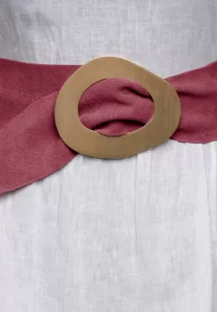 Curea roz inchis din piele intoarsa naturala cu latime de 8 cm, catarama aurie neregulata imagine