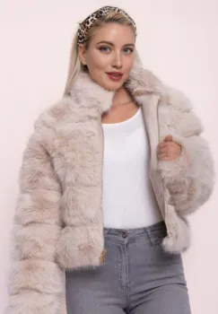 Geaca scurta din blana artificiala bej,  pufoasa si eleganta imagine