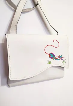 Geanta alba din piele naturala ,cu pisicuta pictata imagine