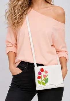 Geanta alba handmade  cu lalele ,din piele naturala imagine