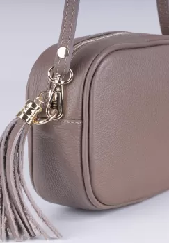 Geanta crossbody fango din piele naturala, cu ciucure din piele imagine