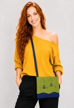 Geanta crossbody handmade, cu pisicute si mesaje pictate  ,din piele naturala imagine