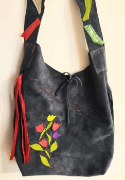 Geanta handmade cu lalele colorate ,din piele naturala bleumarin intoarsa imagine