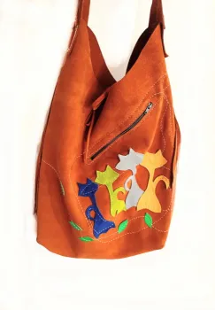 Geanta handmade din piele naturala  camel ,cu pisicute colorate imagine