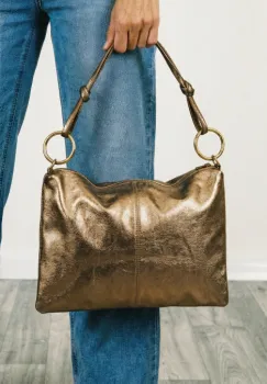 Geanta plic mare cu inele mari aurii si doua barete, din piele naturala auriu inchis 2 imagine