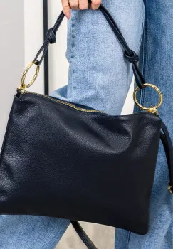 Geanta plic mare cu inele mari aurii si doua barete, din piele naturala neagra imagine