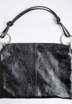 Geanta plic mare cu inele mari aurii si doua barete, din piele naturala neagra metalizata imagine