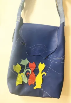 Geanta sac albastru electric,cu pisicute  colorate ,din piele naturala imagine