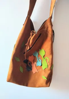 Geanta sac ,din piele naturala camel intoarsa ,cu pisicute imagine