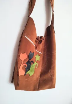 Geanta sac ,din piele naturala camel intoarsa ,cu pisicute imagine