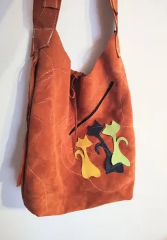 Geanta sac ,din piele naturala  caramizie intoarsa ,cu pisicute imagine