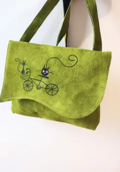 Geanta verde olive, pictata manual cu pisicute pe bicicleta imagine