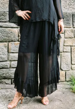 pantaloni dama eleganti din matase si vascoza cu volan la baza si dublura scurta, negri imagine