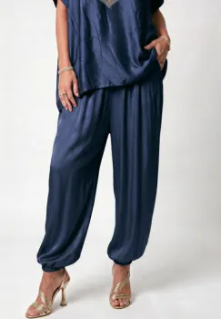 Pantaloni din matase si vascoza satinata cu croi lejer si elastic la glezna, bleumarin imagine