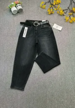 Pantaloni jeans negri, croiala balon, cu curea neagra inclusa imagine