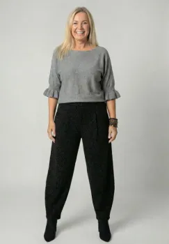 Pantaloni negri lejeri cu imprimeu subtil emosat animal print ,   croi relaxat, talie confortabila imagine