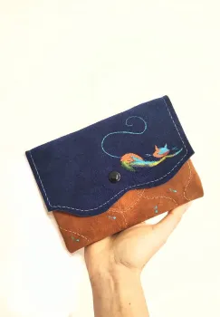 Portofel personalizat din piele naturala ,cu pisicuta pictata imagine