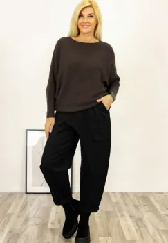 Pulover cu maneci fluture si perlute fine pe spate din vascoza, maro imagine