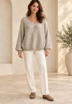 Pulover pufos bej, oversize cu dantela la decolteu in V si maneci bufante imagine