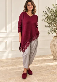 Pulover pufos bordo, oversize cu colt si dantela pe margini si decolteu in V imagine