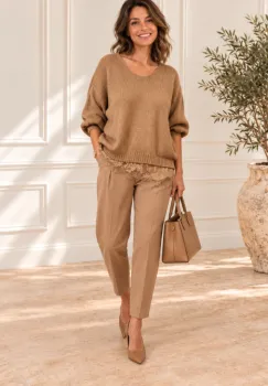 Pulover pufos camel, oversize cu dantela pe margini si decolteu in V imagine