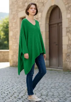 Pulover pufos verde , oversize cu colt si decolteu in V imagine