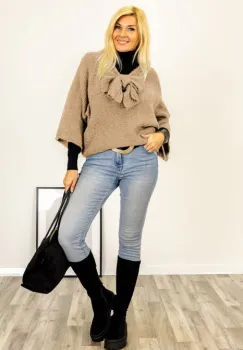 Pulover reversibil camel, oversize cu funda si maneca fluture imagine