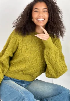 Pulover scurt cu model in opturi, la baza gatului, verde imagine
