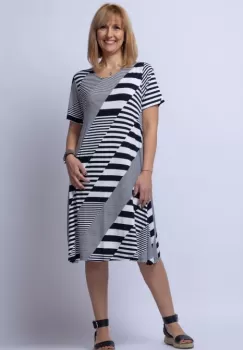 Rochie A line midi, din tricot alb - negru imagine