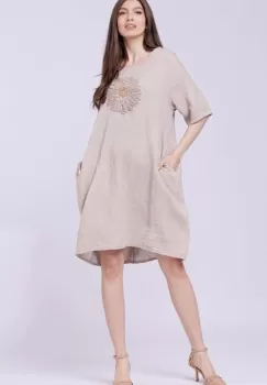 Rochie bej midi din in cu floare din paiete mate pe piept imagine