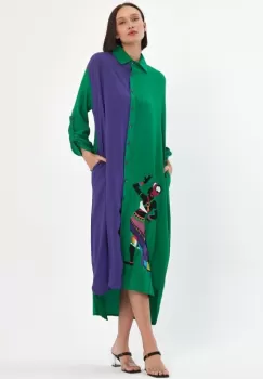 Rochie camasa oversize verde-mov cu broderie silueta fata africana, din vascoza imagine