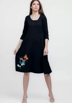 Rochie clos, taiata in talie, cu buzunare ascunse, din bumbac bleumarin cu floare stilizata imagine