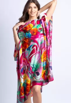 Rochie de plaja tip poncho din matase cu trandafiri orange pe fond fucsia imagine