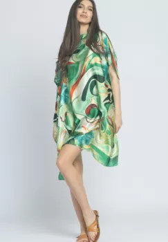 Rochie de plaja tip poncho din matase cu trandafiri pe fond verde intens imagine