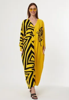 Rochie galbena, oversize, cu imprimeu si broderie negre, din vascoza imagine