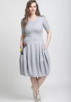 Rochie gri midi de tip lalea, cu aplicatie cusuta in forma de fluture imagine